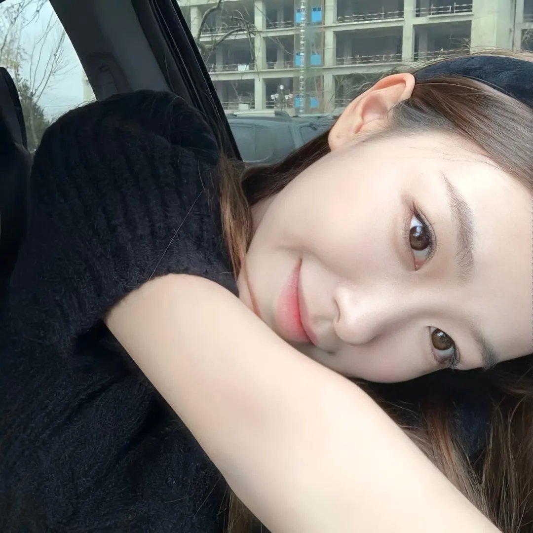罗娜，阿齐姆的母亲